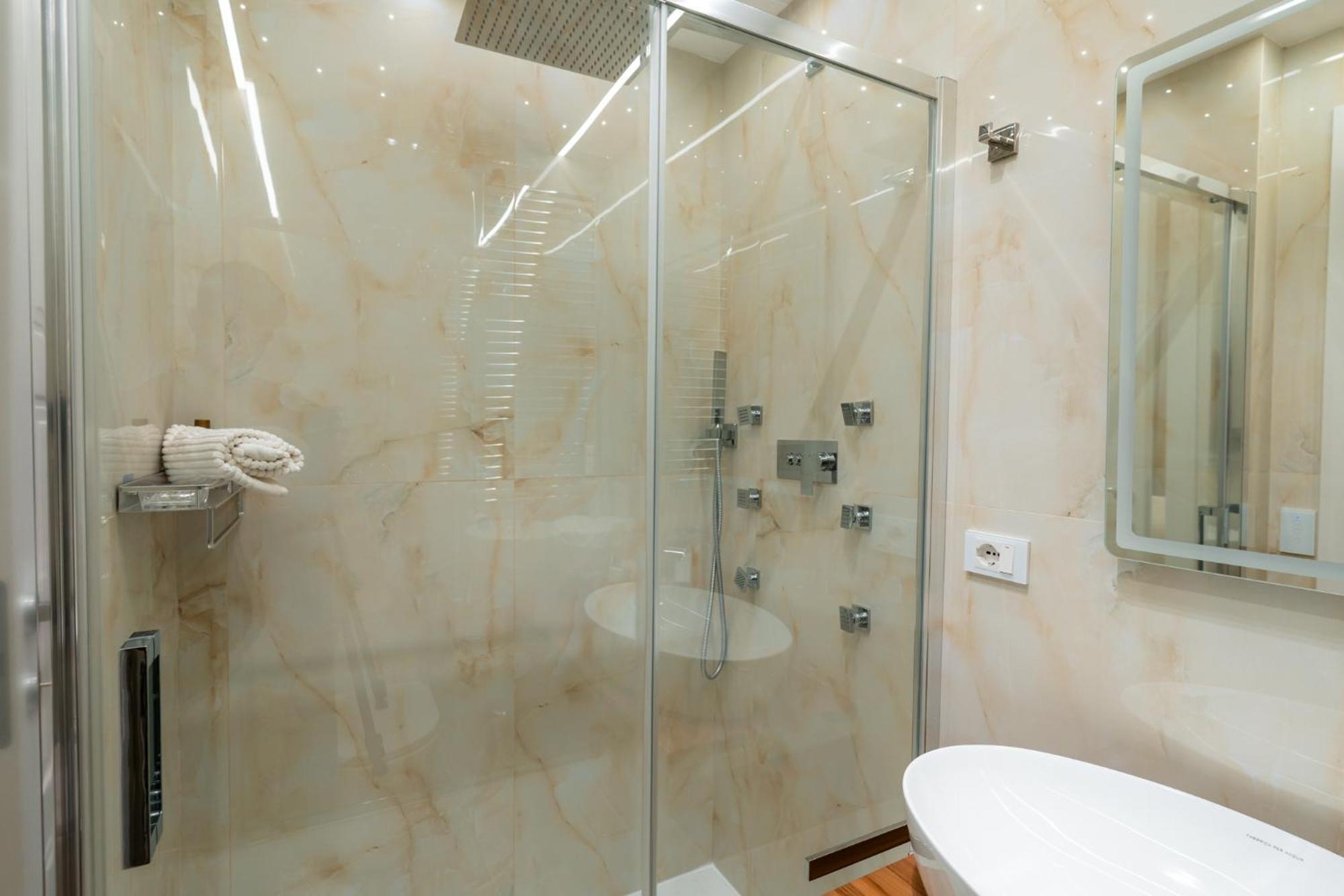 Paci Luxury * Roma
